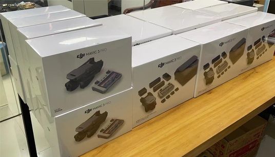 Квадрокоптер DJI Mavic 3 Pro Fly More Combo with DJI RC (CP.MA