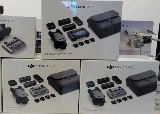 Квадрокоптер DJI Mavic 3 Pro Fly More Combo with DJI RC (CP.MA